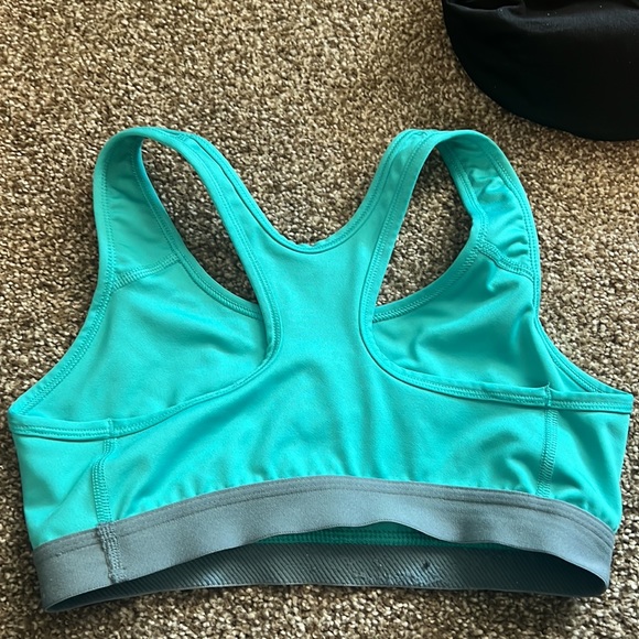 Nike sports bra - Picture 2 of 2